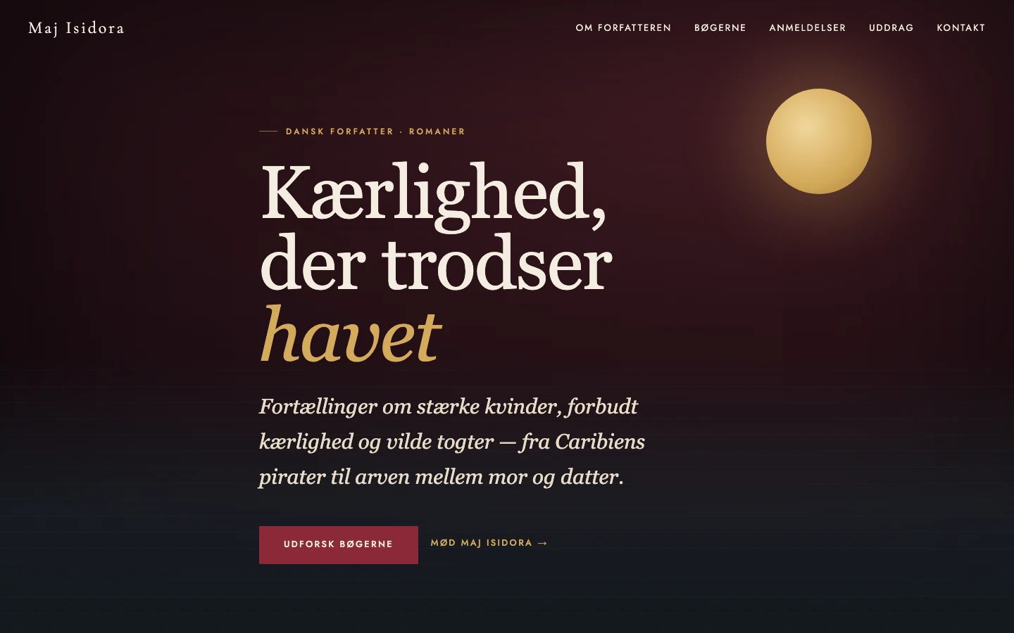 Screenshot af Maj Isidora Raiths forfatterhjemmeside — bordeaux/guld-design med bogtitler