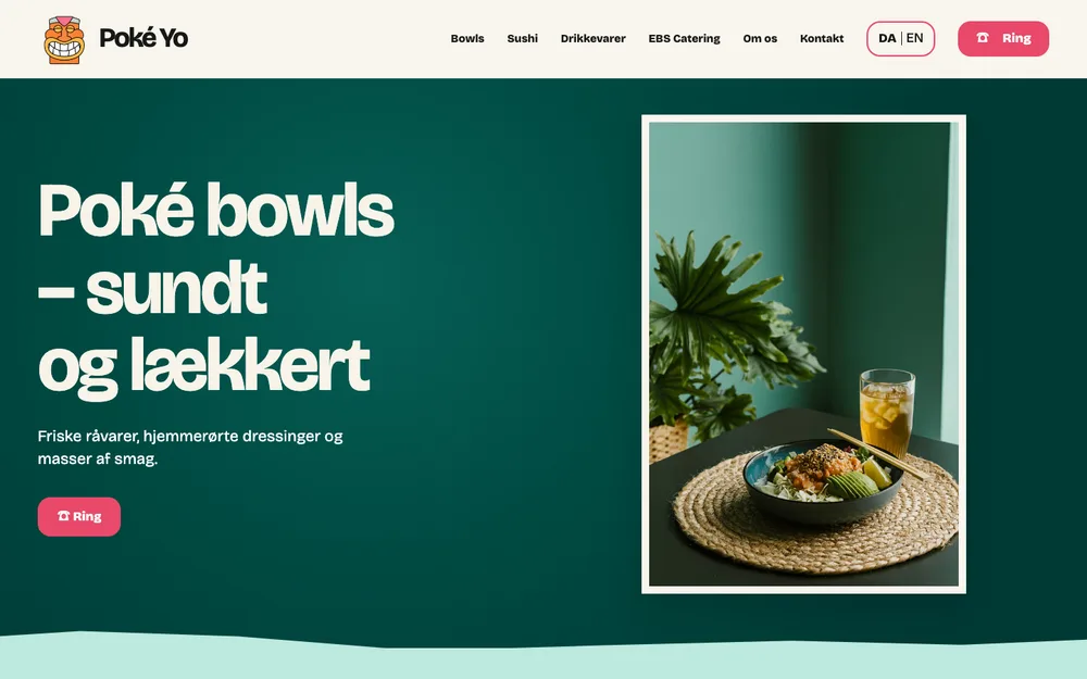 Skærmbillede af Poké Yos nye hjemmeside med grønt design og friske poké bowls